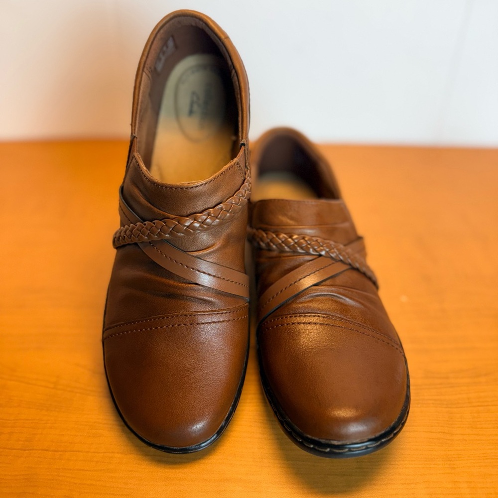 Clarks Collection Women’s Brown Cora Braidshoe Slip On Loafer Shoes - US/9 EU/40